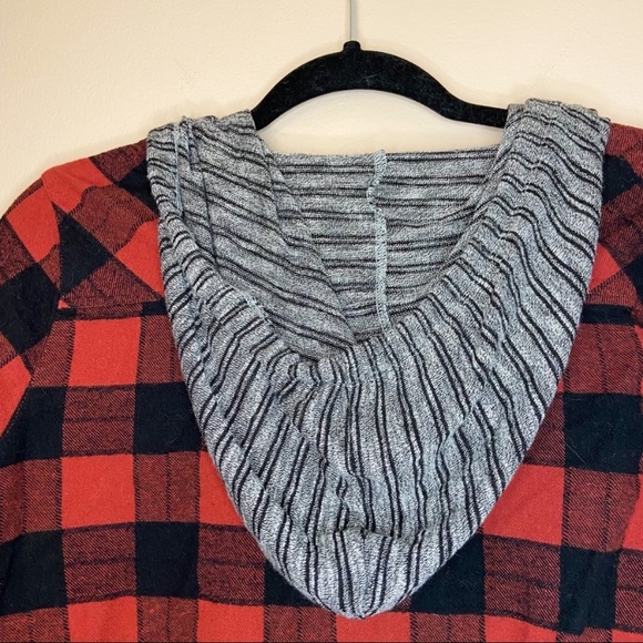 HEM & THREAD RED & BLACK PLAID FLANNEL BUTTON DOWN SHIRT WITH HOOD - Picture 5 of 5